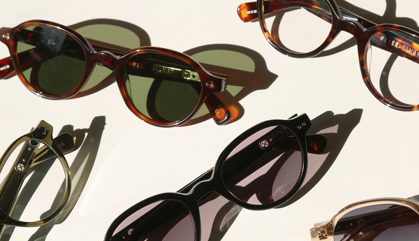 Ta monture est ternie ou blanchâtre? Le polissage redonne brillance et éclat à tes lunettes en un clin d’œil. Découvre comment retrouver une monture “comme neuve”.